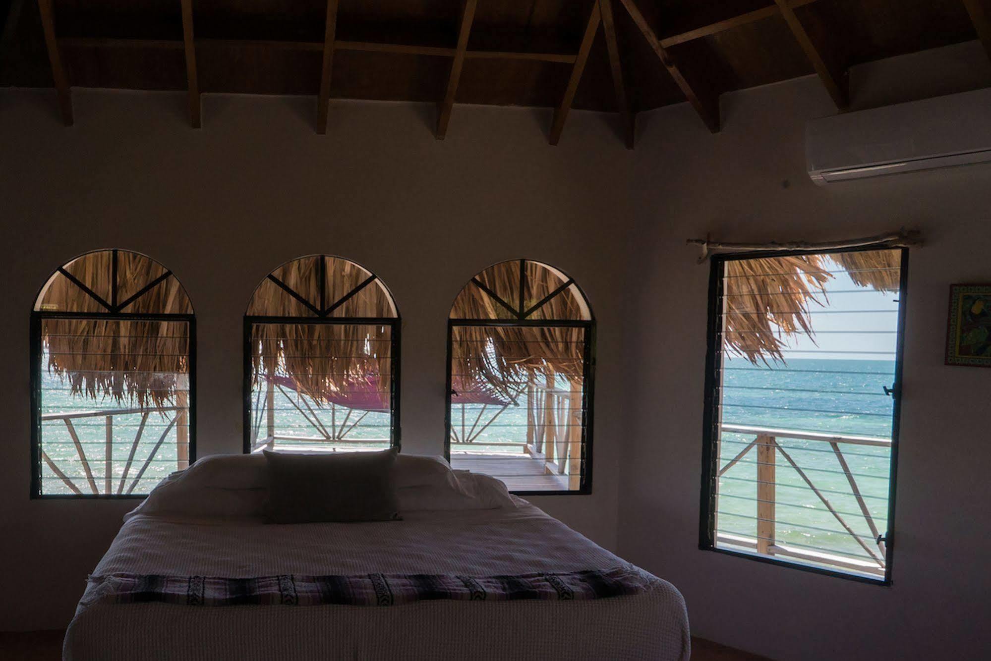 Thatch Caye Resort A Muy'Ono Resort Hopkins Exterior foto